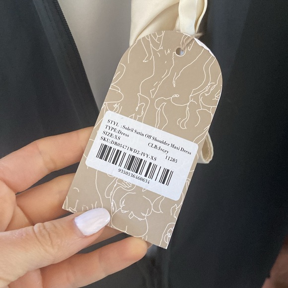 MESHKI Dress size XS - Picture 4 of 4